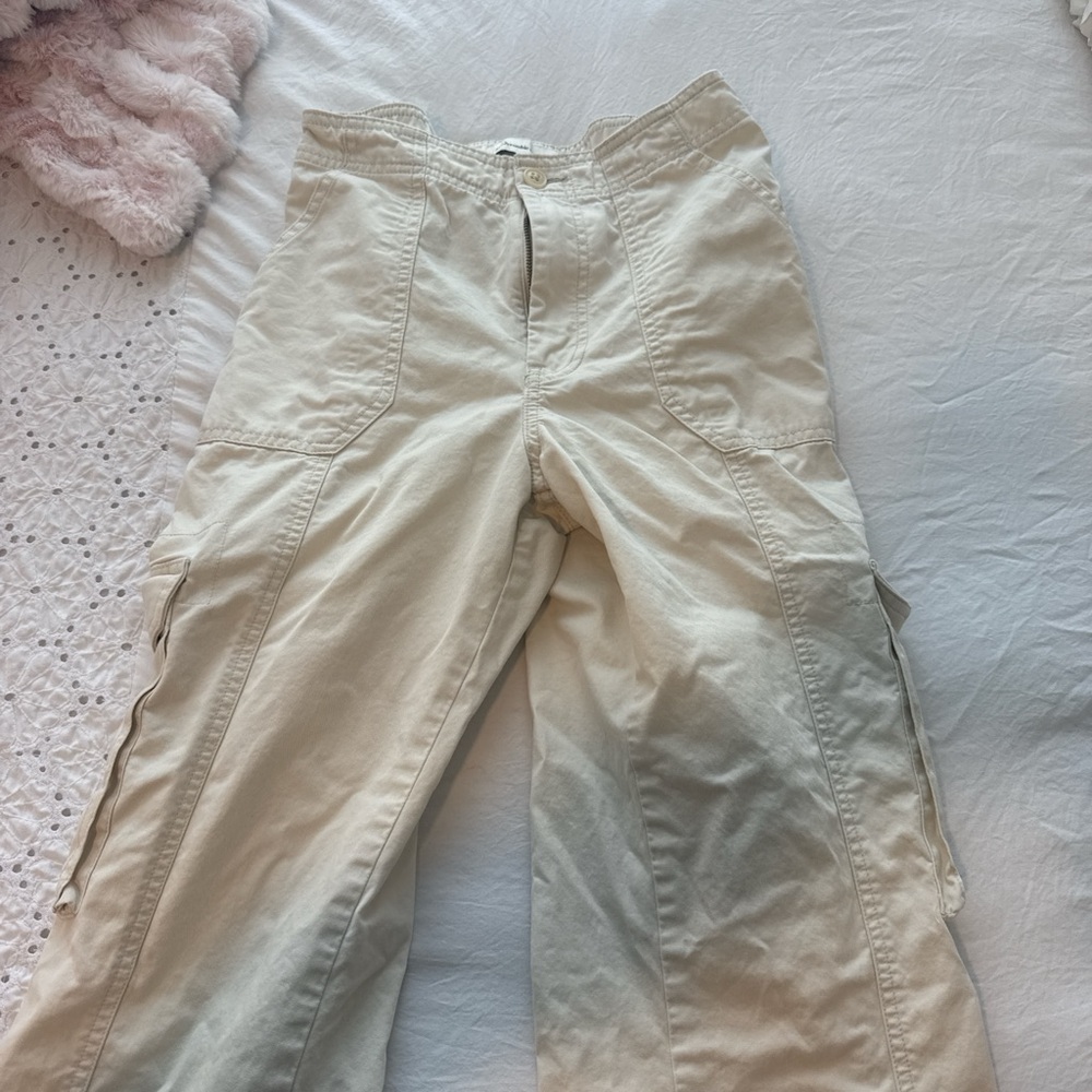 Abercrombie cream colored curve love 25 short cargo pants